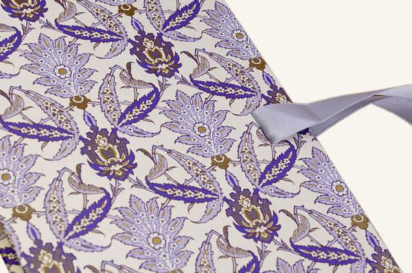 Lilac-colored leporello with real satin ribbon and space for 14 photos